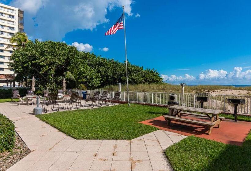 酒店 La Costa Beach Club