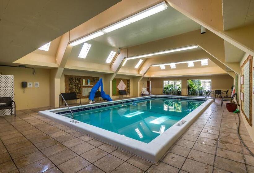 酒店 La Costa Beach Club