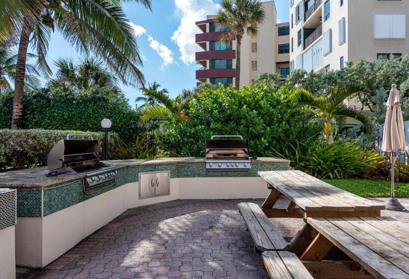 酒店 La Costa Beach Club