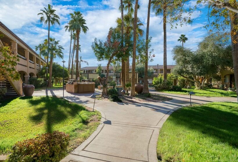 فندق La Fuente Inn & Suites