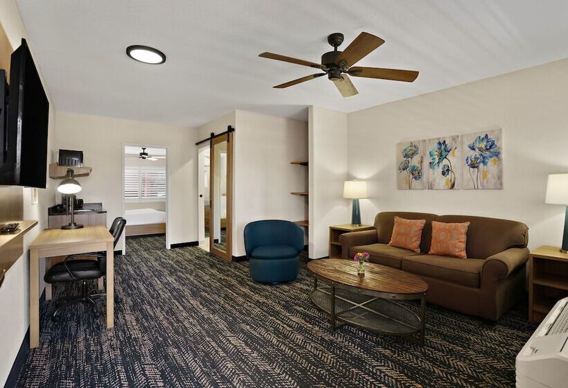 فندق La Fuente Inn & Suites