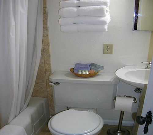 فندق La Plaza Historic  & Restaurant