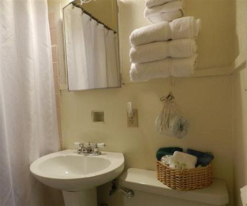 فندق La Plaza Historic  & Restaurant