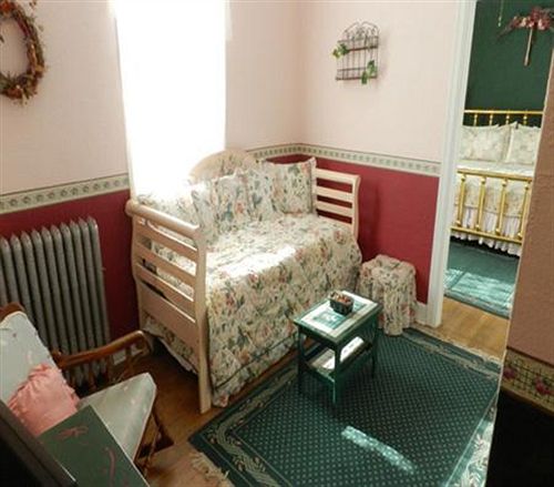 Отель La Plaza Historic  & Restaurant
