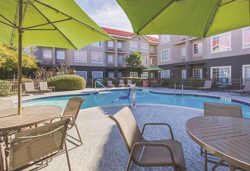 هتل La Quinta By Wyndham Austin At The Domain