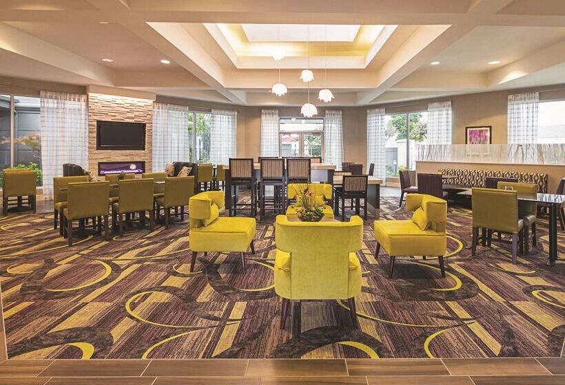 هتل La Quinta Inn & Suites By Wyndham Fort Worth City View