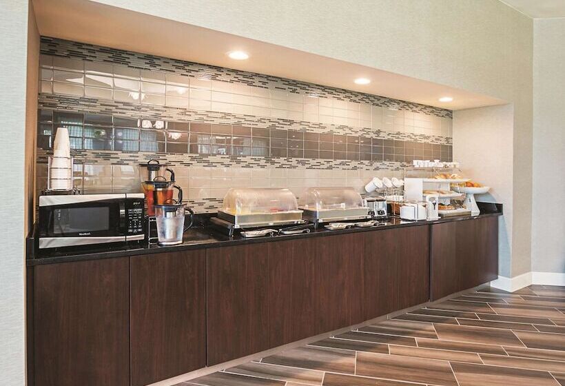 هتل La Quinta Inn & Suites By Wyndham Fort Worth City View