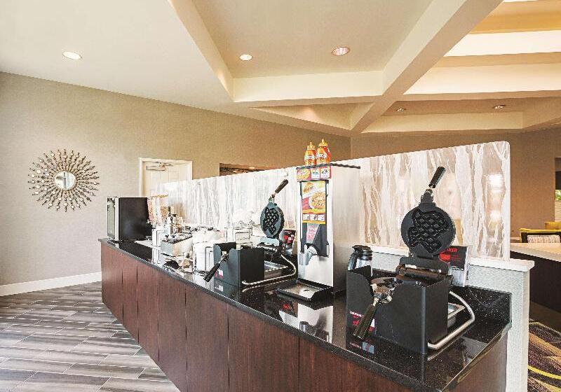 هتل La Quinta Inn & Suites By Wyndham Fort Worth City View