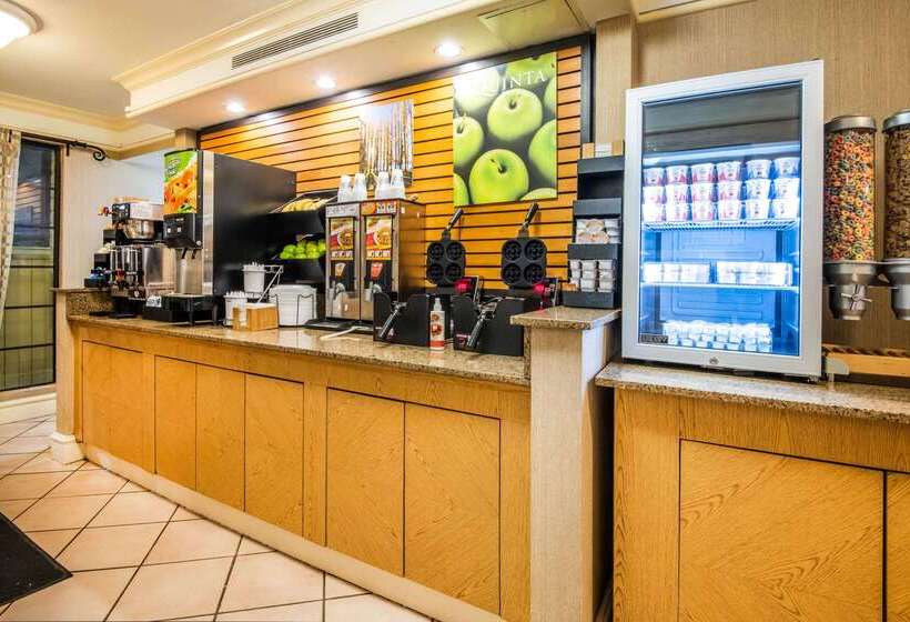 ホテル La Quinta Inn By Wyndham Colorado Springs Garden Of The Gods