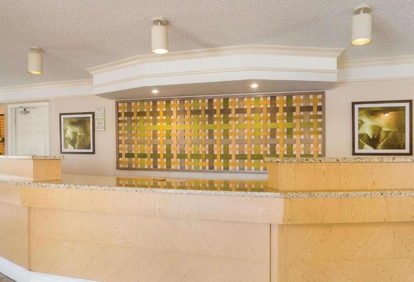 ホテル La Quinta Inn By Wyndham Denver Cherry Creek