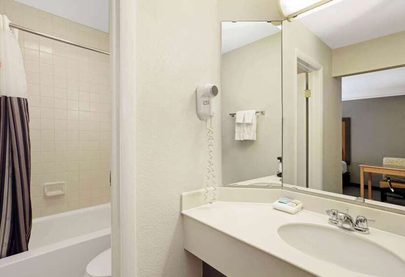 Отель La Quinta Inn By Wyndham Denver Golden
