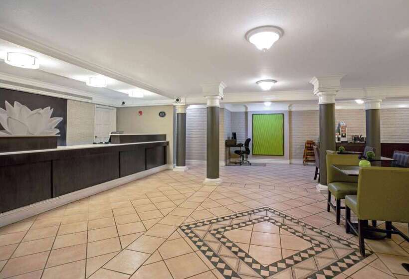 Отель La Quinta Inn By Wyndham Denver Golden