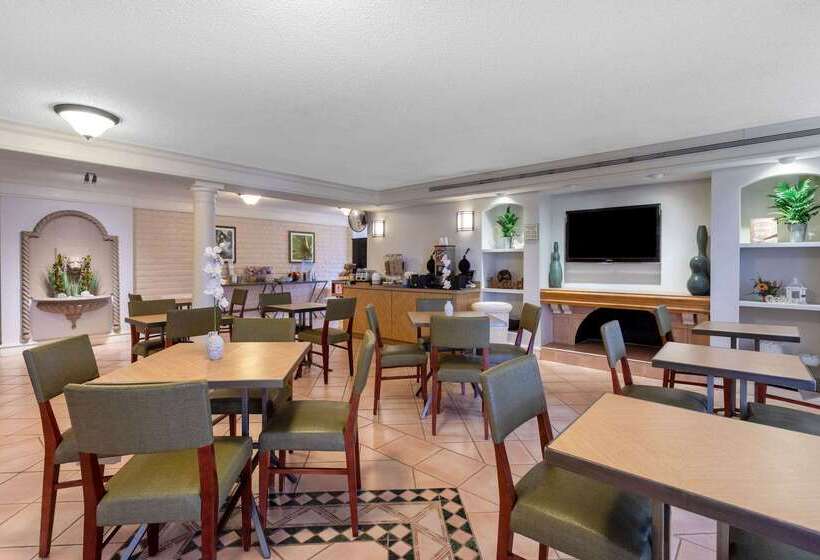 هتل La Quinta Inn By Wyndham Huntsville Research Park