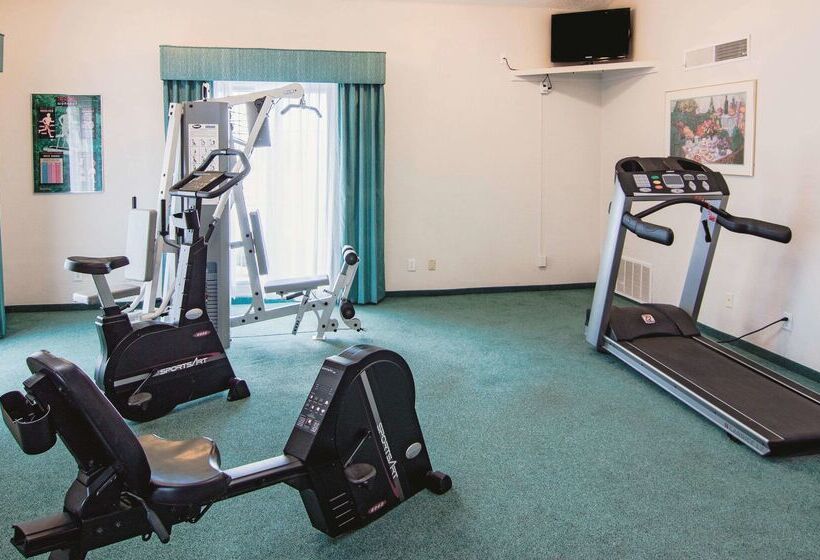 فندق La Quinta Inn By Wyndham Indianapolis Airport Lynhurst