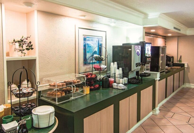 فندق La Quinta Inn By Wyndham Indianapolis Airport Lynhurst