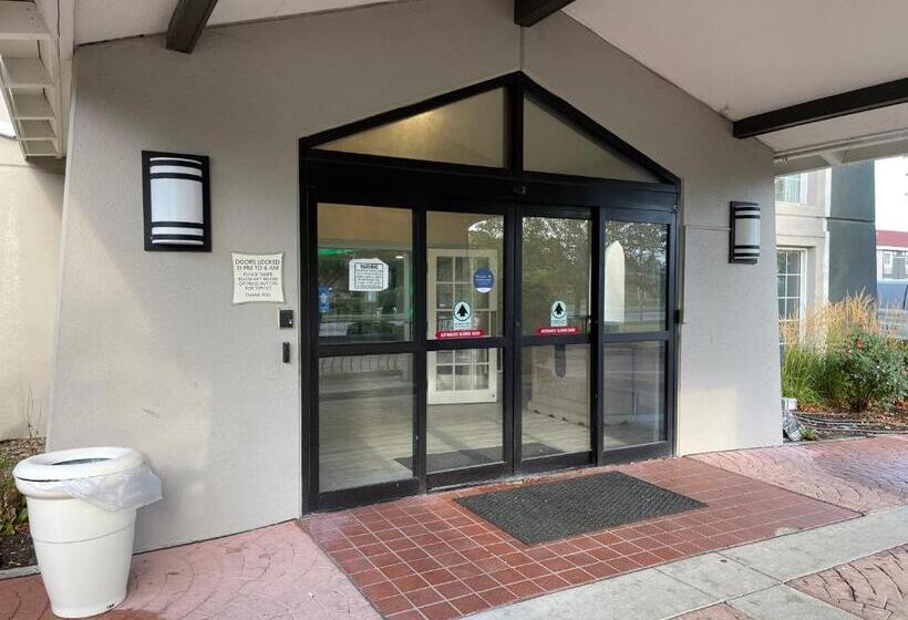 فندق La Quinta Inn By Wyndham Indianapolis Airport Lynhurst