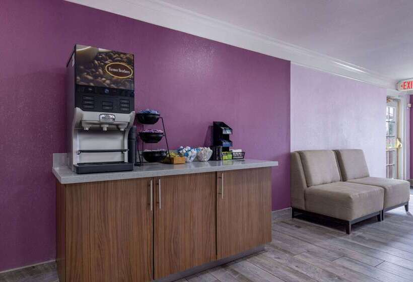 فندق La Quinta Inn By Wyndham Kansas City Lenexa