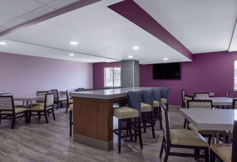 فندق La Quinta Inn By Wyndham Kansas City Lenexa