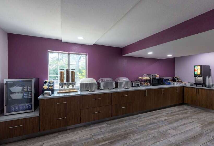 فندق La Quinta Inn By Wyndham Kansas City Lenexa