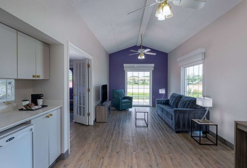 فندق La Quinta Inn By Wyndham Kansas City Lenexa