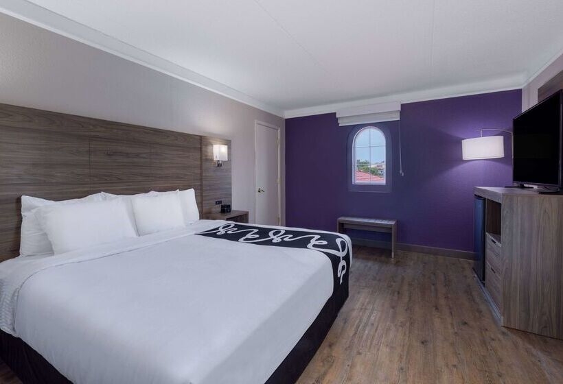 فندق La Quinta Inn By Wyndham Kansas City Lenexa