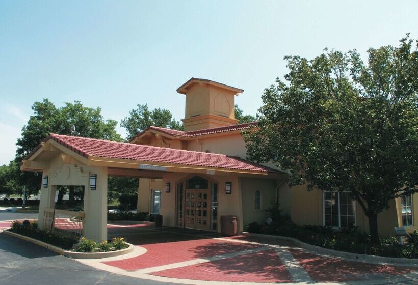 فندق La Quinta Inn By Wyndham Kansas City Lenexa