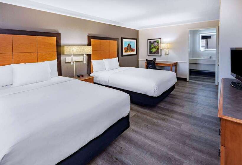 هتل La Quinta Inn By Wyndham Laredo I35