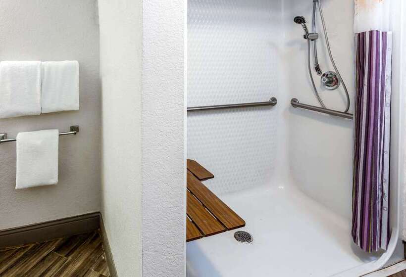 هتل La Quinta Inn By Wyndham Laredo I35