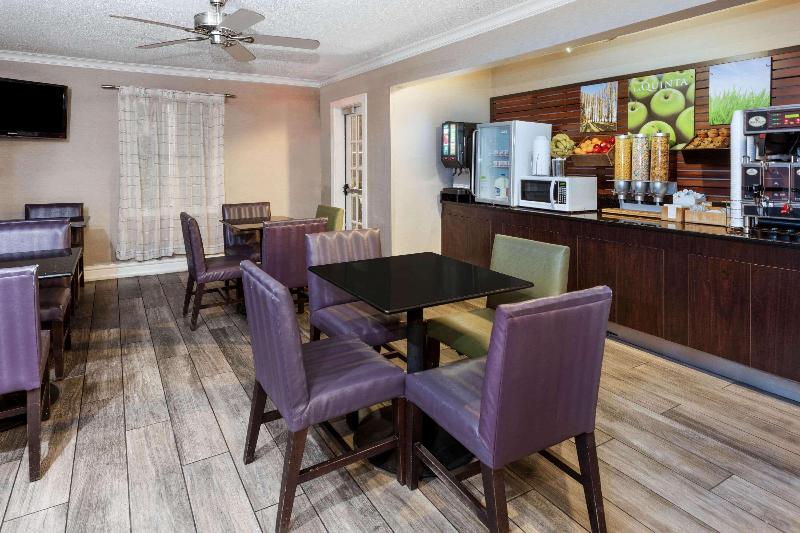 هتل La Quinta Inn By Wyndham Laredo I35