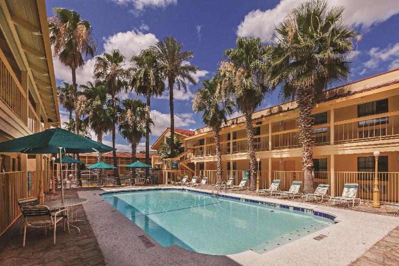 هتل La Quinta Inn By Wyndham Laredo I35