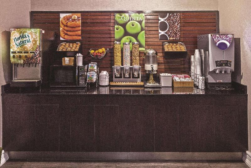 هتل La Quinta Inn By Wyndham Laredo I35