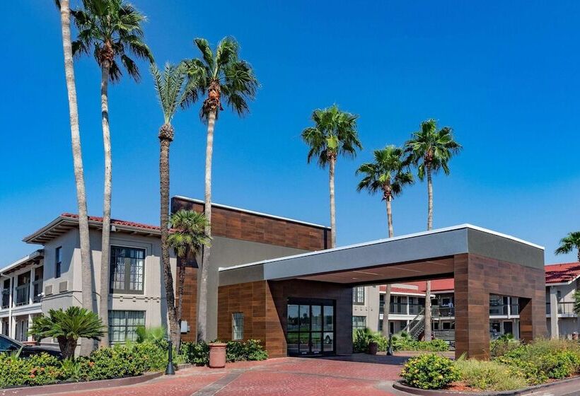 هتل La Quinta Inn By Wyndham Laredo I35