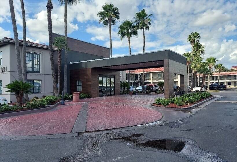 هتل La Quinta Inn By Wyndham Laredo I35