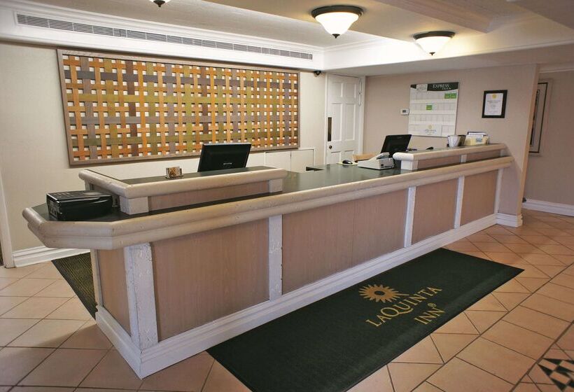 هتل La Quinta Inn Lexington Horse Park