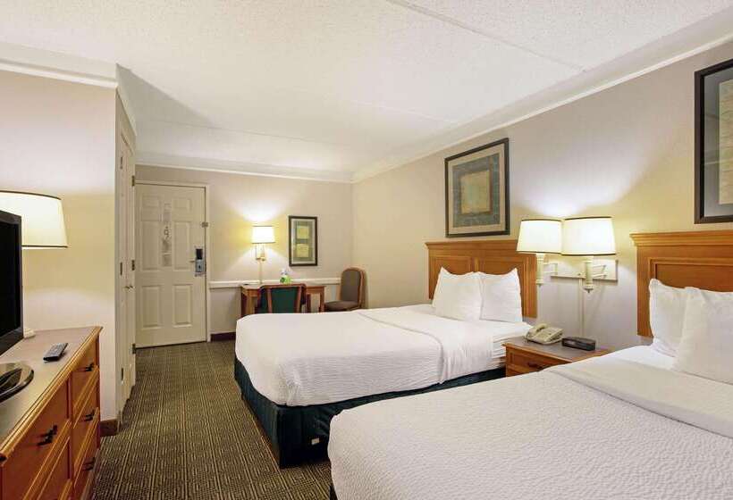 هتل La Quinta Inn Lexington Horse Park