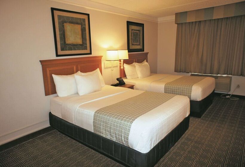 هتل La Quinta Inn Lexington Horse Park