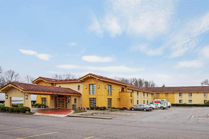 هتل La Quinta Inn Lexington Horse Park