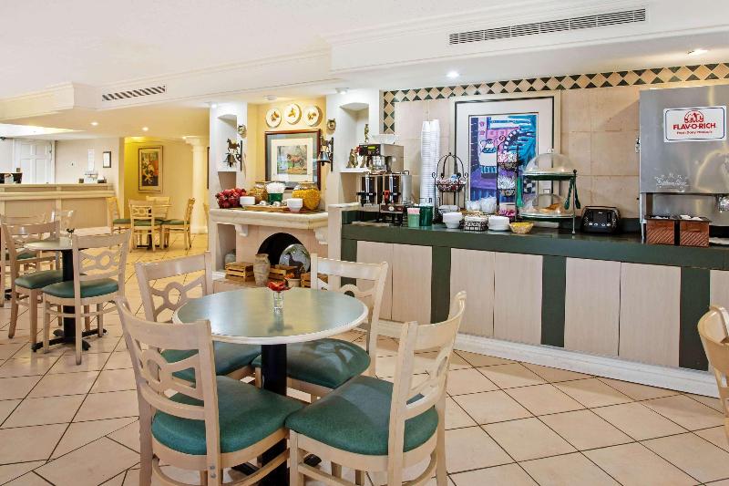 هتل La Quinta Inn Lexington Horse Park