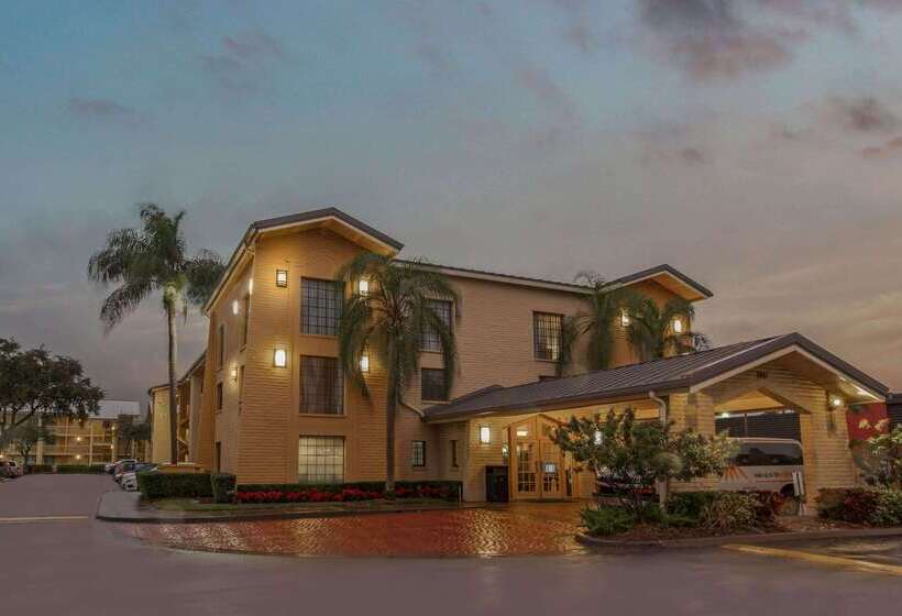 בית מלון כפרי La Quinta Inn By Wyndham Miami Airport North