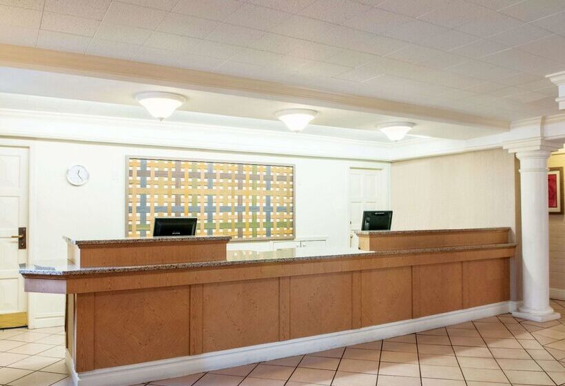 ホテル La Quinta Inn By Wyndham New Orleans Veterans / Metairie