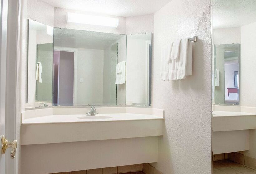 ホテル La Quinta Inn By Wyndham New Orleans Veterans / Metairie