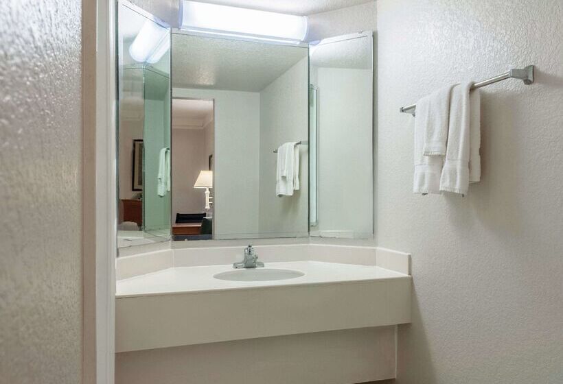 فندق La Quinta Inn By Wyndham New Orleans West Bank / Gretna