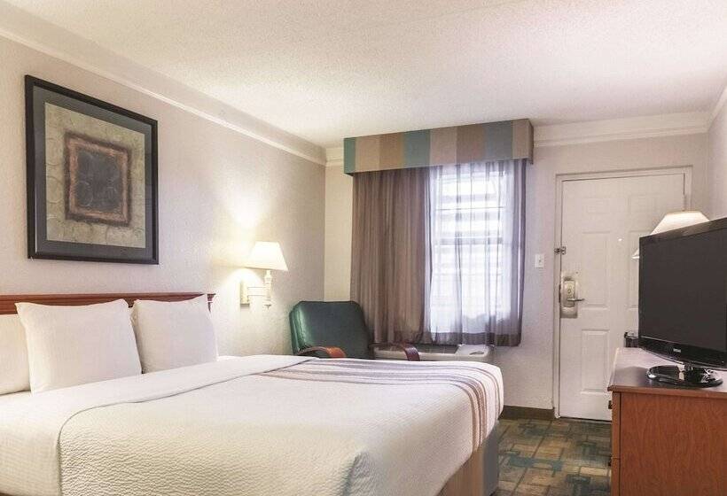 בית מלון כפרי La Quinta Inn By Wyndham New Orleans West Bank / Gretna