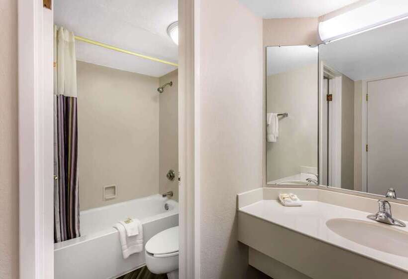 Отель La Quinta Inn By Wyndham Odessa