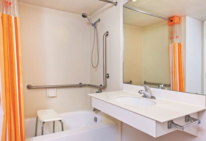 Отель La Quinta Inn By Wyndham Odessa