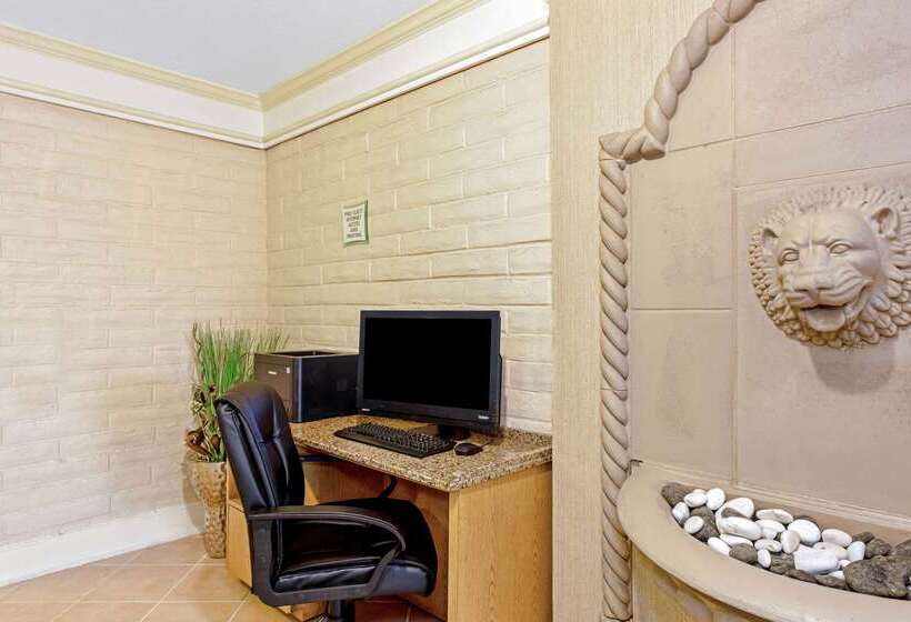 فندق La Quinta Inn By Wyndham Orlando Airport West