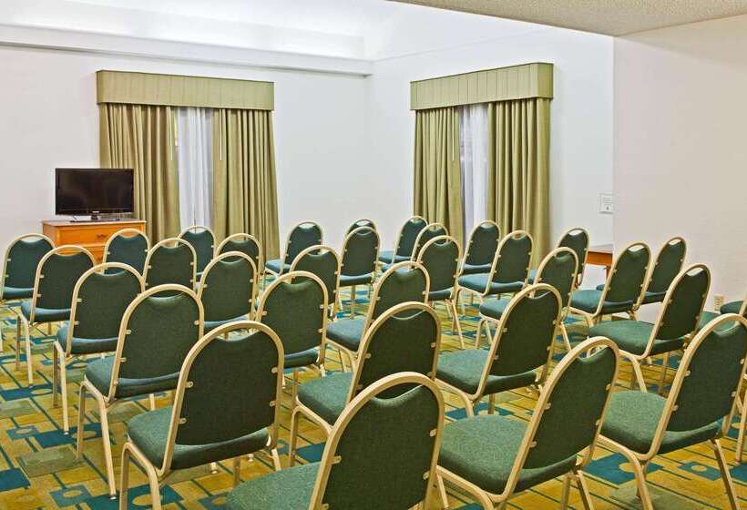 هتل La Quinta Inn By Wyndham Orlando Airport West