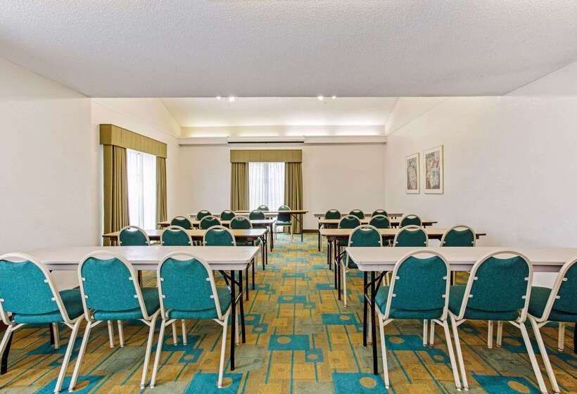 فندق La Quinta Inn By Wyndham Orlando Airport West