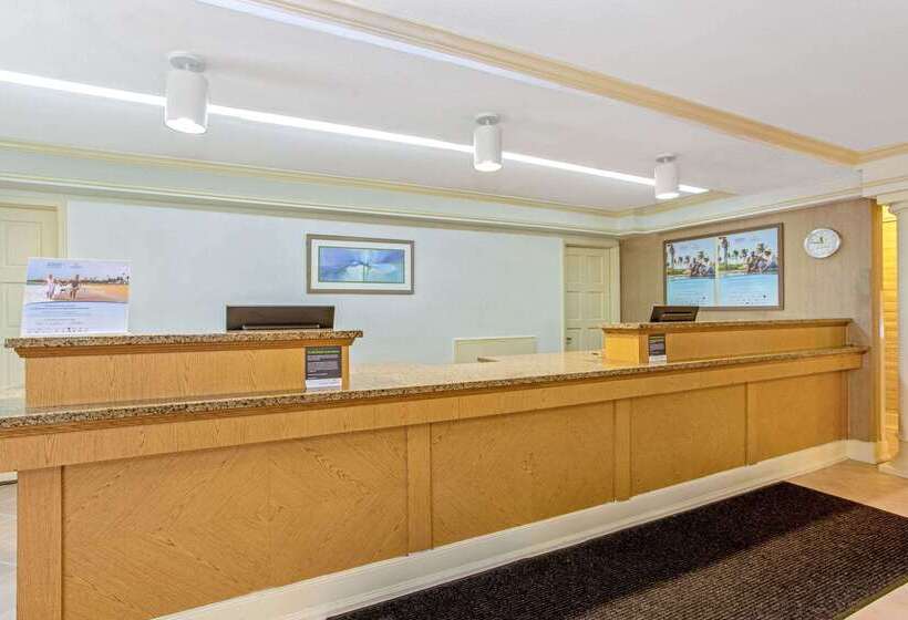 هتل La Quinta Inn By Wyndham Orlando Airport West