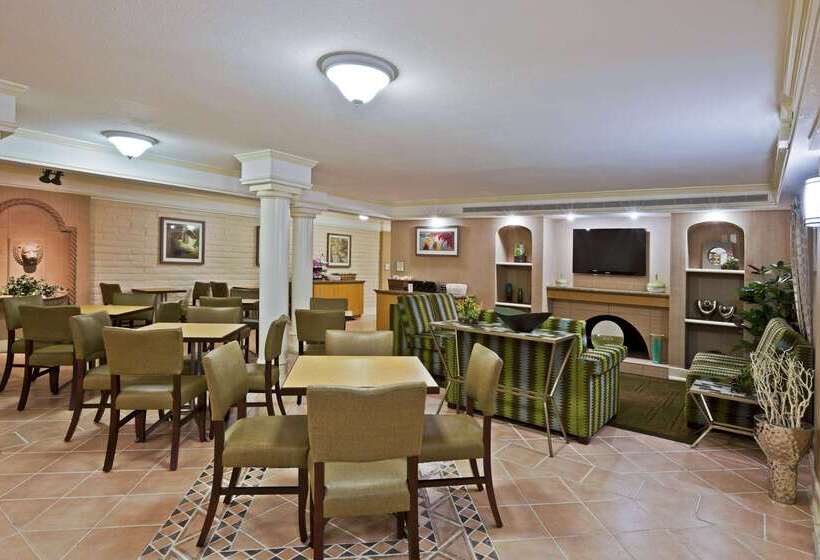 هتل La Quinta Inn By Wyndham Orlando Airport West